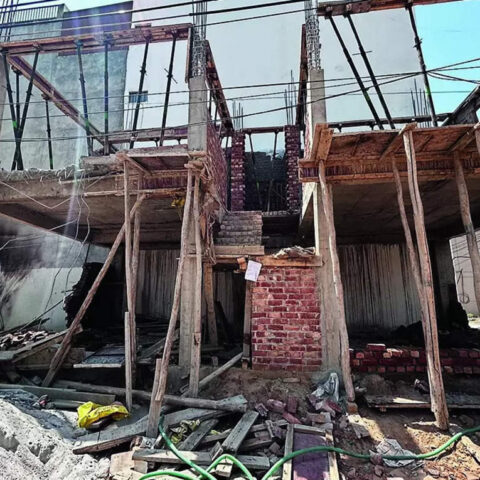 Violations Rampant In Colony Off Gcr; 8 Bldgs & 250 Jhuggis Razed In Joint Op, ET RealEstate