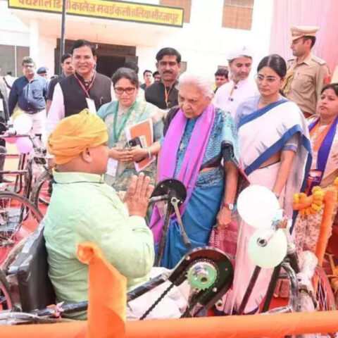 Uttar Pradesh governor distributes certificates, house keys to beneficiaries in Mirzapur, ET RealEstate